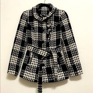 WhiteHouseBlackMarket black & white ruffle jacket